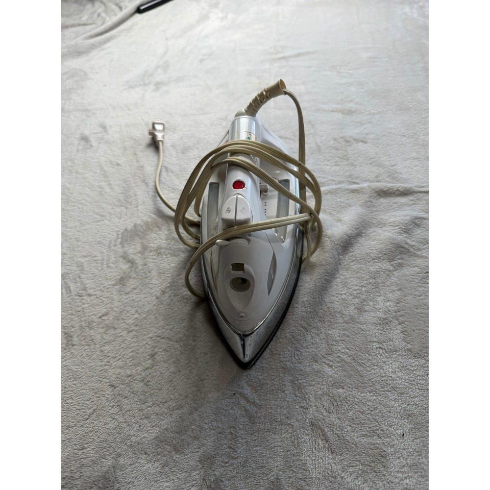 Sunbeam‎ White Steam Iron with Stainless Steel Soleplate